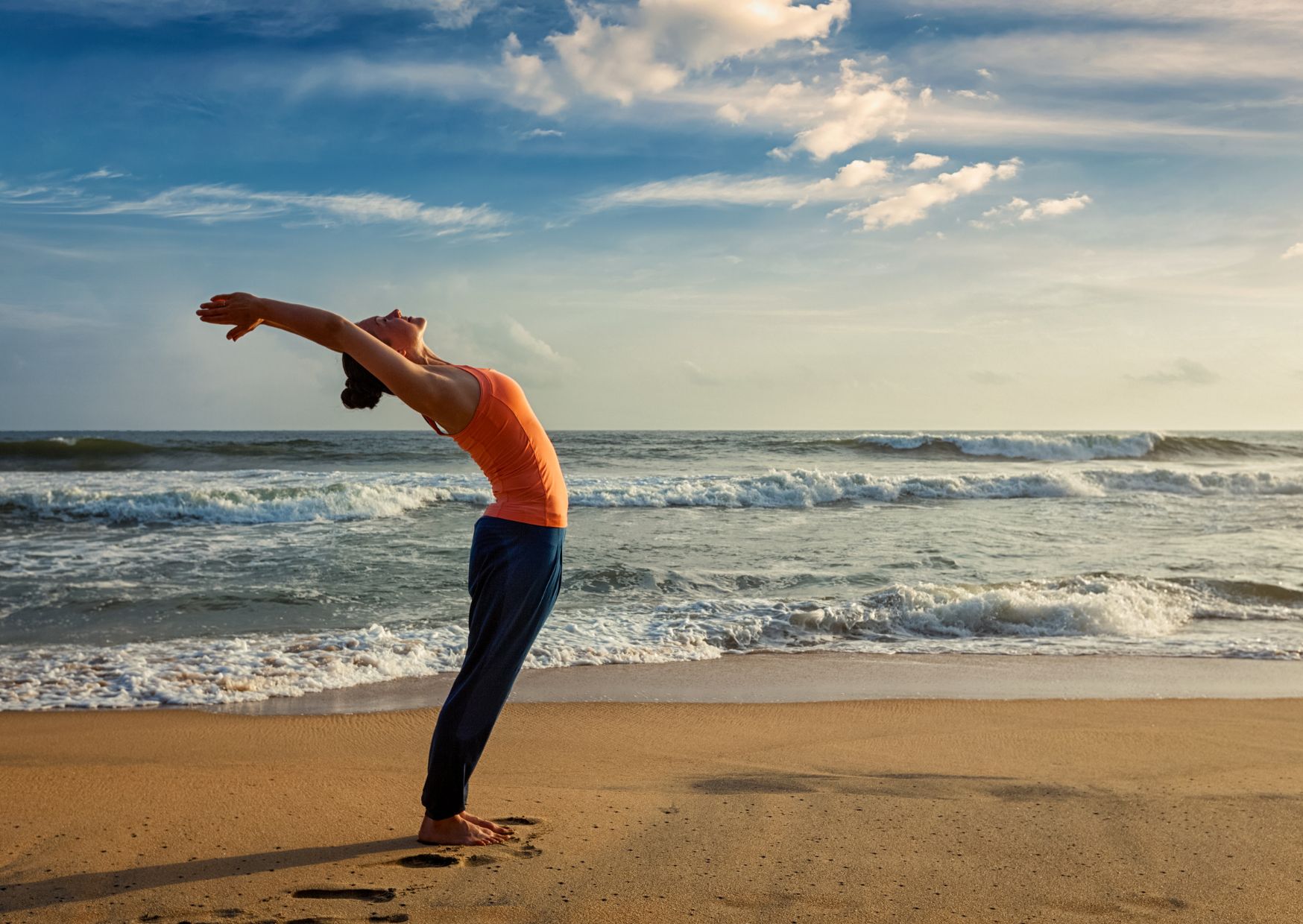 como guiar el saludo al sol en tus clases de yoga